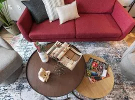 Luxurious & Spacious Place In The Heart Of Irvine