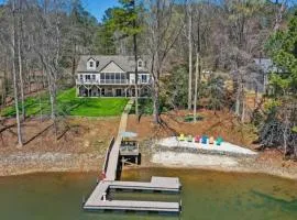 Lakefront Manor with Beach, Gameroom, Sauna, Theatre