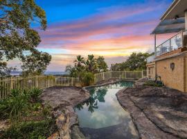 Elevated Coastal Retreat With Pool And Views, hotel i Umina