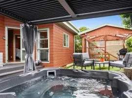 Cedar View - Close to Skyline & Zorb with Spa Pool