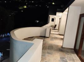 Flamboyant Residence #46, 2BR- 2BA Apartment, hotel v destinácii Koolbaai