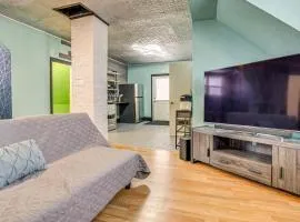 Heart of Social District! South Cadillac Unit