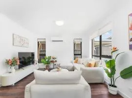 Cozy 5BR Family Haven in Prime Rouse Hill Location