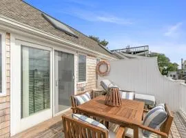 *NEW* Charming East End Escape, Parking, Terrace