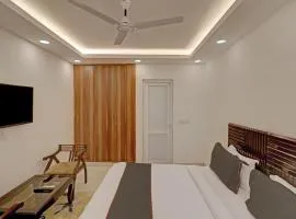 Collection O Spot Light Near Tughlakabad Station Metro Station