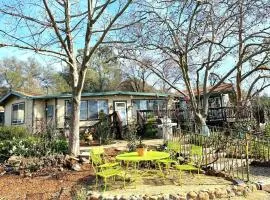 Hot Tub, Farm Chic Shingle Springs Birders Heaven