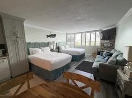 Renovated Beach Front Condo - Top of the Gulf 302