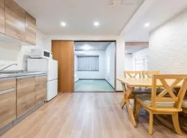 東順 天下茶屋 木の温もりを感じる 4つのベッド 広々クローゼット トイレ2つ 駅徒歩5分