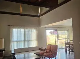 Casa con gran parque y parrilla en Balneario Camet Norte contrato temporal servicio de limpieza NO incluido