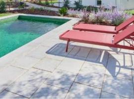 Luxury Villa by the Sea w Salty Pool, by TimeCooler, Hotel in Oeiras