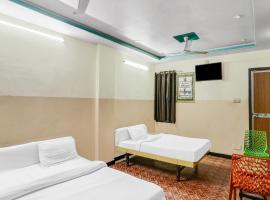 Hotel O Shree Nath Kathiyawadi Restaurant Hiran Magri, hotelli kohteessa Nāi