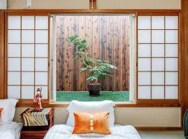 Kyoto Station Shinkansen,3 mins drive,15 mins walk, 3 bedrooms, 1 living room, 2 bathrooms, 68 sqm, washing machine with dryer, free parking