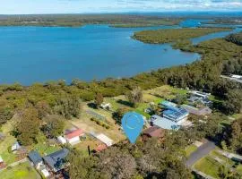 The Waters Edge - Pet Friendly with Fire Pit