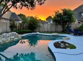 Spacious Family Home, pool table, pool, pets, 4bed