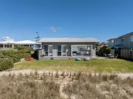 Beachfront Beauty - Whangamata Beachfront Home