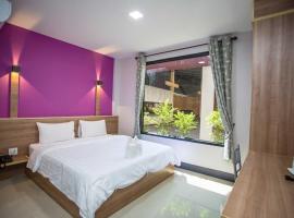 Nakarin Hotel, hotel em Amnat Charoen