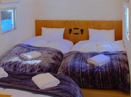 Viesnīca 雪箱神楽 Yukibako Kagura 一棟貸切かぐらスキー場徒歩7分 pilsētā Judzava