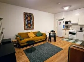 Modern Seaside Apartment - Metro & Market Nearby