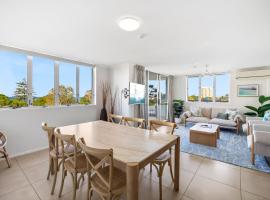 Beachfront Luxury 3BR Newport Apartment Sea & Marina Views, hotel em Mooloolaba