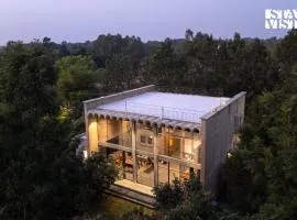 StayVista at Matchbox with Pet-Friendly, BBQ & Lawn
