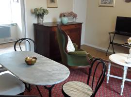 Appartement dans Maison de Bourg, hotel di Saint-Germain-les-Belles