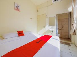 RedDoorz near Soekarno Hatta Airport 3 – hotel w mieście Tangerang