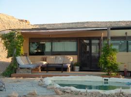 אוטובוס בכרם, Hotel in Mitzpe Ramon