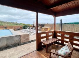 Betenama - Rustic Hideaway with Pool & Garden, hotel u gradu Tesbabo