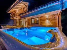 Luxurious Chalet with Sauna & Jacuzzi in Megeve with Parking