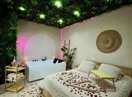 Suite Bali Love - Love Room - Jacuzzi, Hotel in Bruyères-sur-Oise