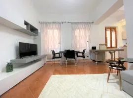 Palazzetto San Giovanni - In Front of the Baptistry