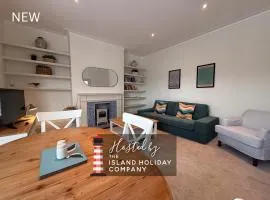 Bembridge Landing - 2 Bedroom Apartment with Parking in Bembridge Village, near Harbour and Beach