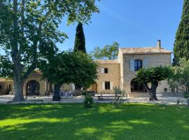 The Farmhouse in the shade of the plane trees, hotell i Cavaillon
