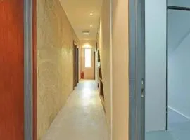 OYO 90662 The 1975 Hotel