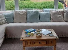 1 Bed Caravan Sleeps 2 -Dog Welcome -Free Parking