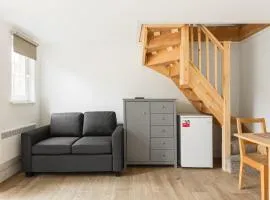 New! Charming Split-Level Studio in Wimbledon