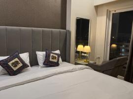 SUNSET STUDIOS Krishna heights!, ξενοδοχείο σε Vrindāvan