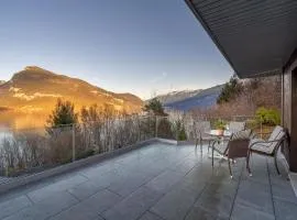 2 Villas with Lake and Mountain View 15 Minutes to Interlaken