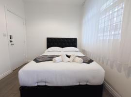 Centra Station, Hotel in London