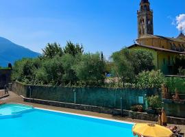 Alexandra's Superior Apartments, hotel i Domaso