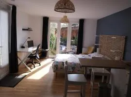 Beau studio calme, indépendant avec terrasse