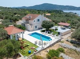 Holiday house with Pool Maja by Villas Guide, Hotel in Vela Luka