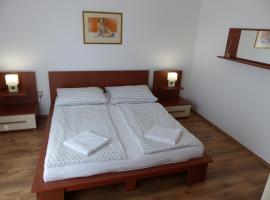 Toscanaapartmanbalatonhu family frend, hotel u Siofoku