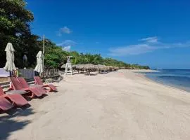 2-Bedroom Beach Apartment 50m from the Sea and Pool