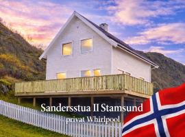 Sandersstua 2, luxury family villa with private whirlpool in Stamsund, Hotel in Vestvågøya