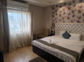 Hotel golden deep: Rāe Bareli şehrinde bir otel