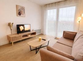 Cozy apartment with balcony 15 minutes from Lille, Hotel in Ronchin