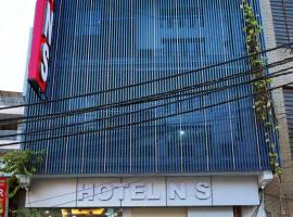 Hotel NS Green-Near Delhi IGI Airport, hotell sihtkohas Gurugram
