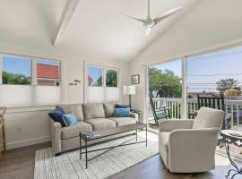 *NEW* Harbor-View West End Condo, Balcony, Parking: Provincetown şehrinde bir otel