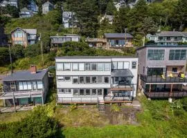 Oceanside 6 Bedroom Coastal Vista House